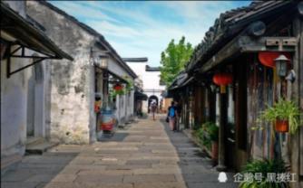 “草船借箭”时，曹操为什么不火烧诸葛亮？曹操在顾忌什么？